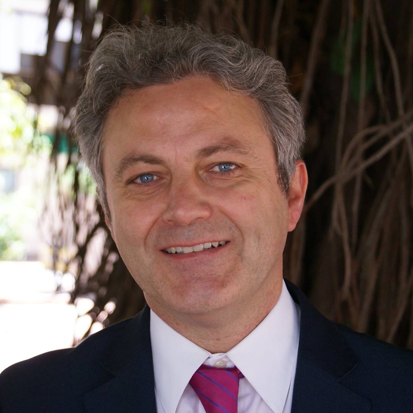 Dr. Manuel Menduiña